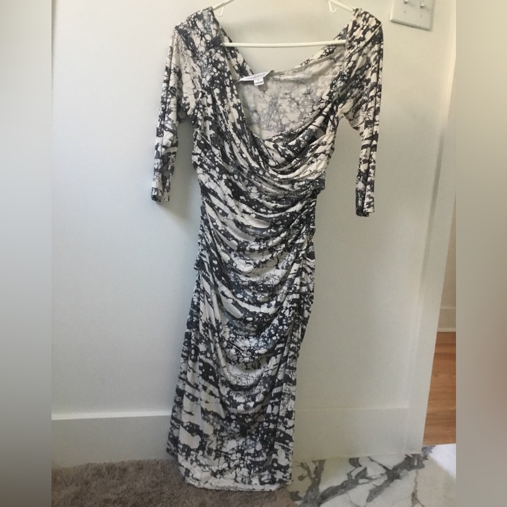Diane Von Furstenberg Gray and White 3/4 Sleeve Dress